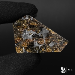☄ Метеорит Сеймчан — палласит с оливиновым сиянием! 🌌