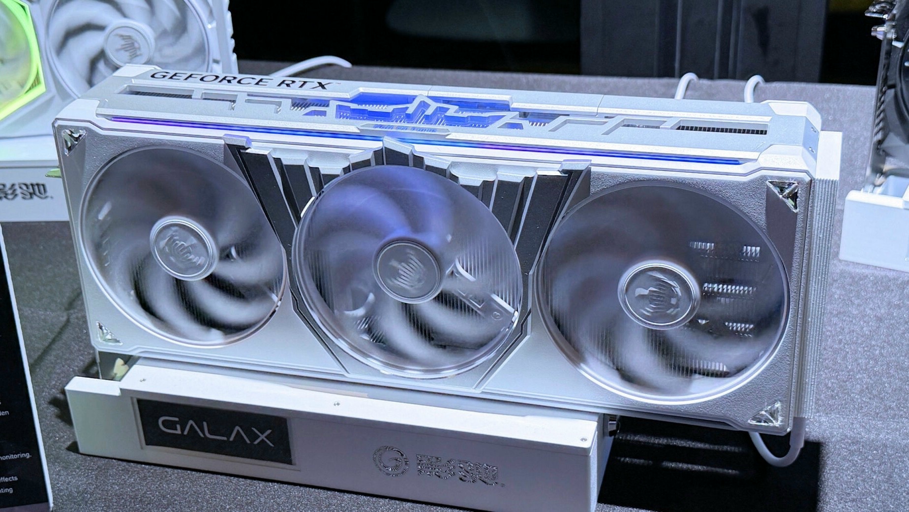 Роскошь и мощность: GALAX показала концепт RTX 6090 HOF с кристаллами Swarovski